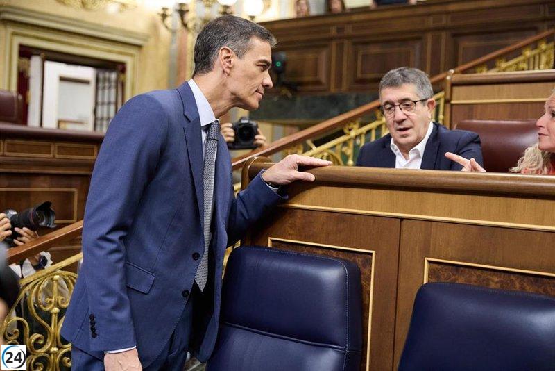 Almeida presenta en Cibeles la denuncia de Cerdán, mientras Vox busca respaldo del PP para exigir la renuncia de Sánchez.
