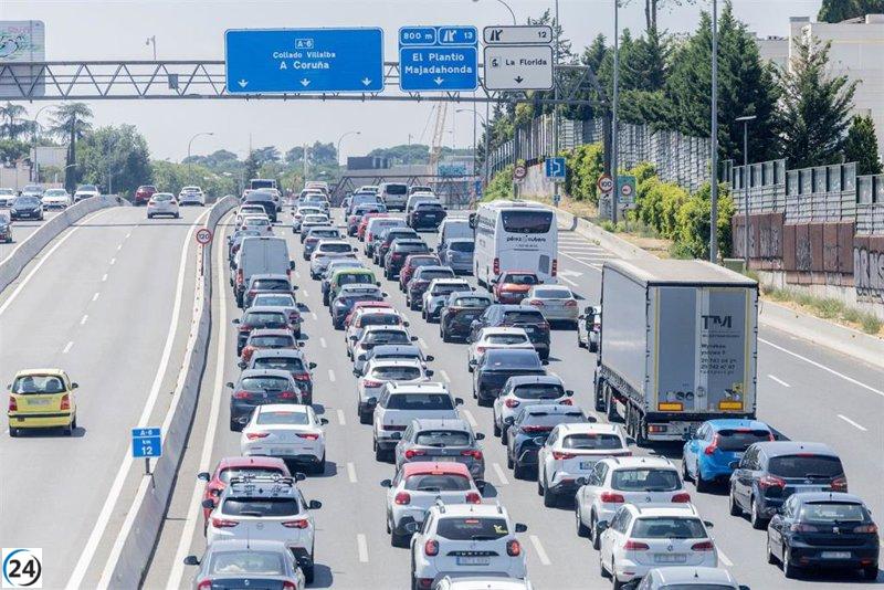 Caos en las salidas de Madrid por A-1, A-4, A-6 y A-42 durante el arranque del verano.