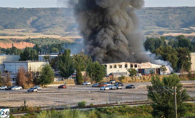 El 112 levanta las alertas para Alcalá y Meco tras el incendio en Azuqueca.