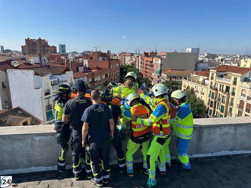 Trabajador sufre lesiones graves tras caer de un poste en Ponzano.