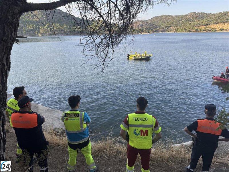 La Guardia Civil realiza búsquedas en el pantano de San Juan por un hombre que se perdió al bañarse.