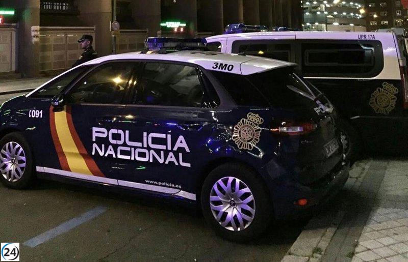 Mujer arrestada por apuñalar a una joven en el Paseo del Prado.