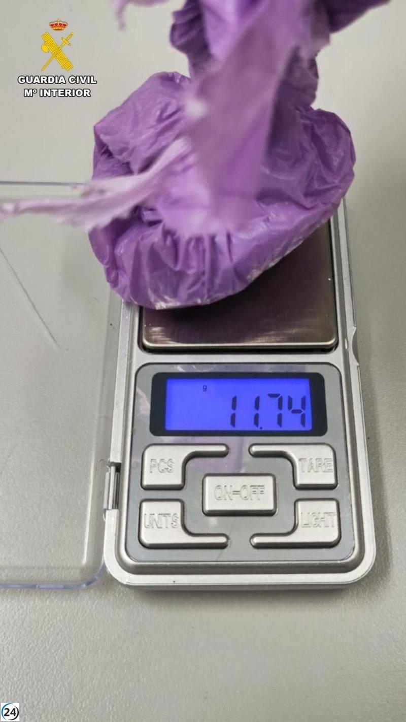 Detenido un hombre de 52 años con casi 12 gramos de cocaína en un control en Fuentidueña del Tajo.