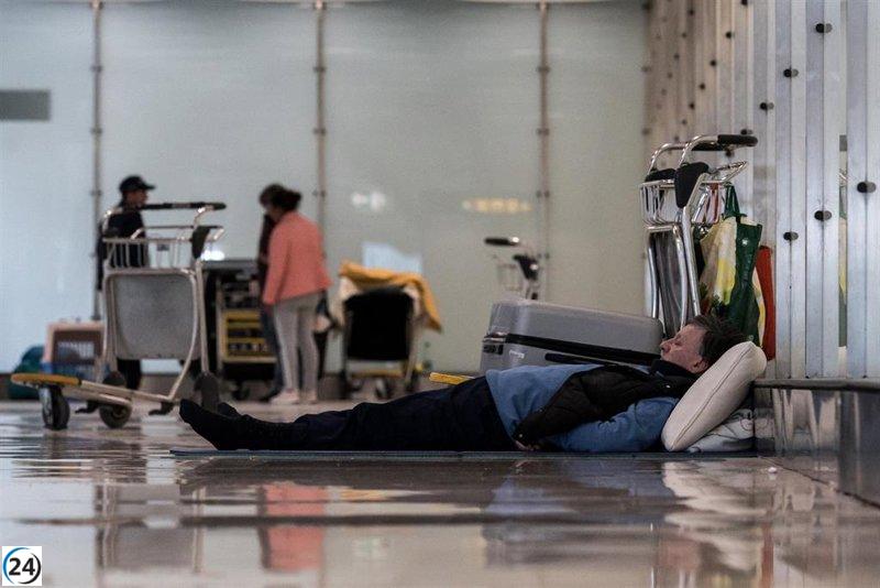 Ayuntamiento rechaza contundentemente la prohibición de dormir en la T4 y denuncia el quebrantamiento de pactos.
