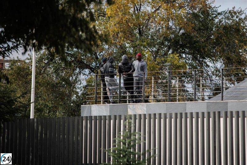 Pozuelo de Alarcón suspende operaciones de centro de refugiados por ausencia de licencia.