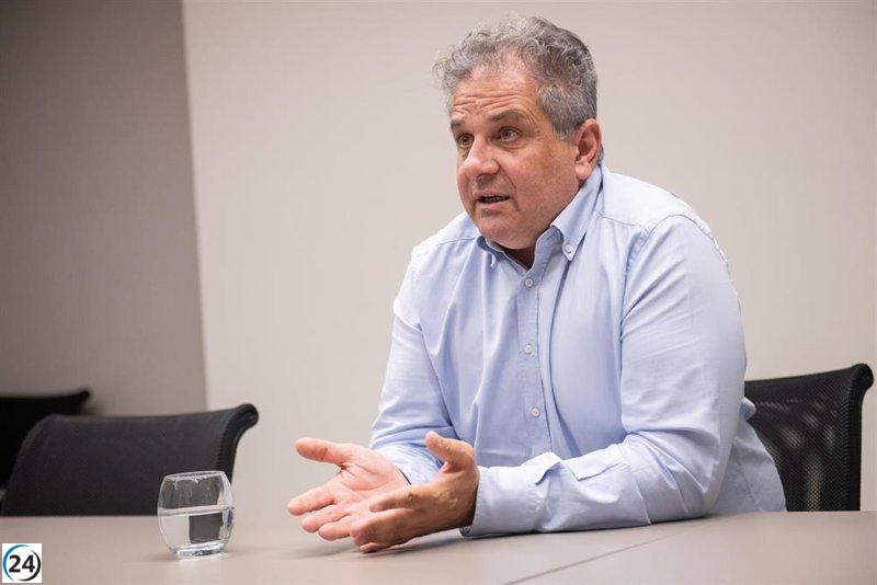Alcalde de Parla critica a Podemos por asociarse con PP y Vox en contra de su administración progresista.