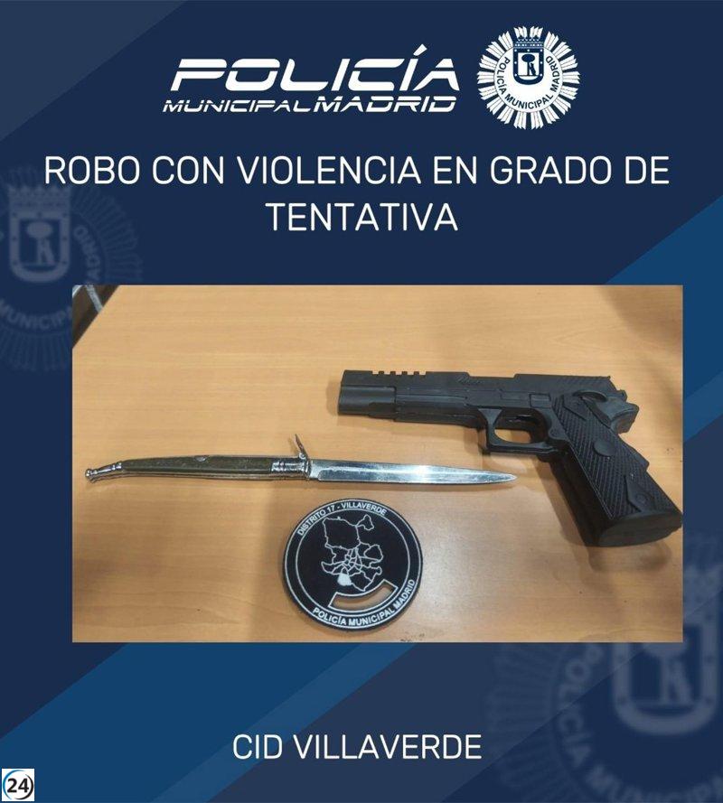 Dos arrestados en Villaverde por intento de robo a un locutorio con arma de fuego falsa.