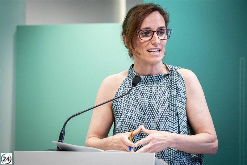 Mónica García denuncia al Gobierno de Ayuso por su trato a menores migrantes y lo califica de incompetente.