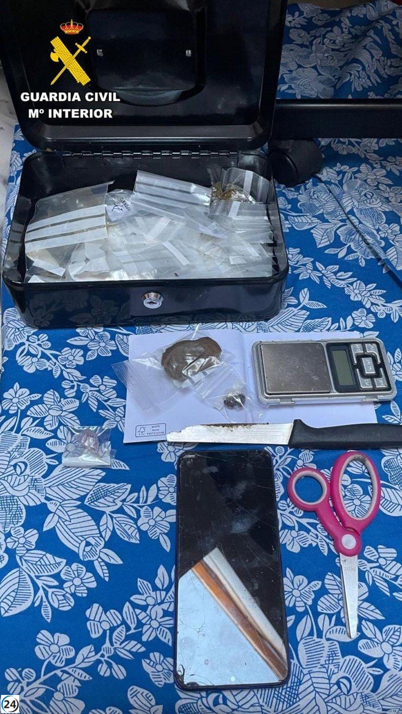 Desmantelan un punto de drogas en Colmenar Viejo y arrestan a dos individuos.