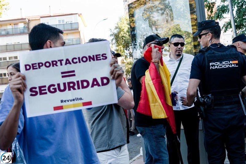 Ocho líderes de la protesta de Vox en Hortaleza son identificados por la Policía Nacional.