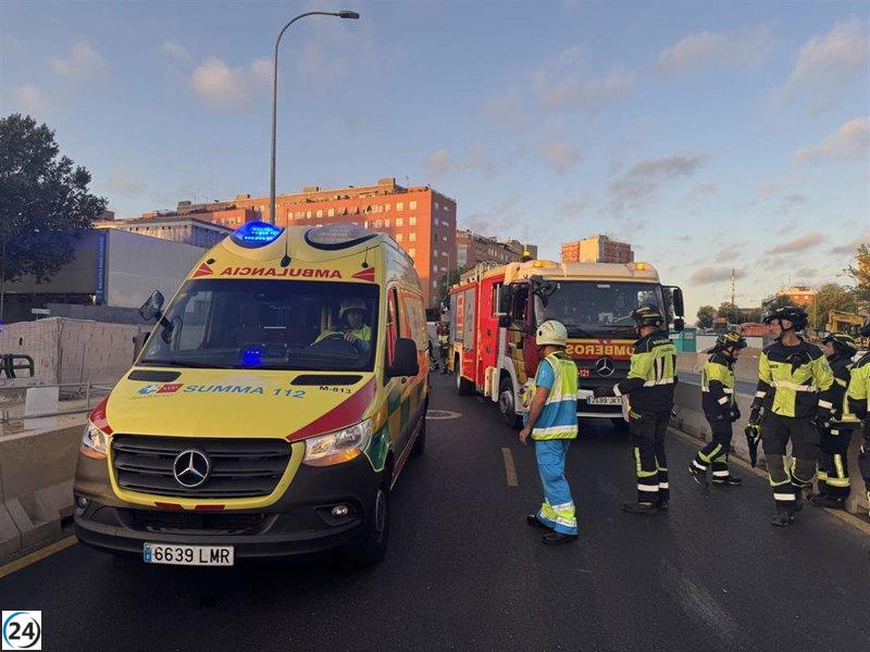 Fatal accidente en la A-5: un motociclista pierde la vida tras ser impactado por un coche en zona de obras.