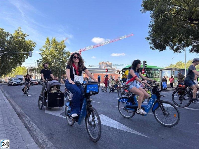El PSOE culpa a Almeida de fracturar el acuerdo sobre ciclismo y demanda carriles bici seguros en Arganzuela.