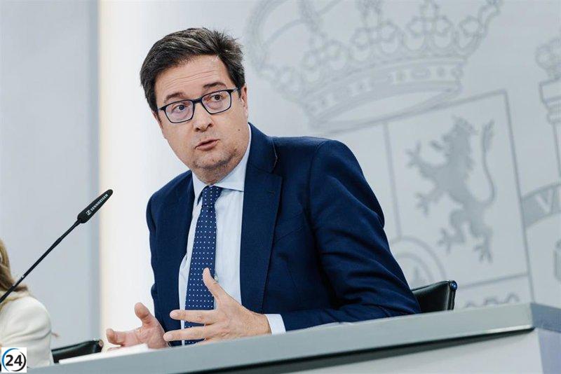 Óscar López hace un llamado a la comunidad internacional en La Vuelta y aboga por la calma para mantener la integridad del evento.