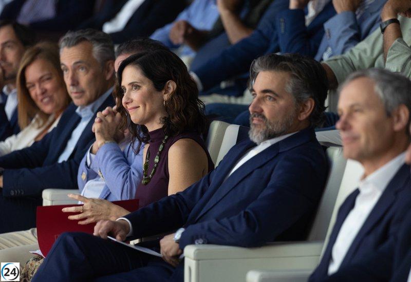 Ayuso critica la inacción de Sánchez sobre pulseras antimaltrato y demanda disculpas.