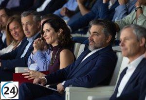 Ayuso critica la inacción de Sánchez sobre pulseras antimaltrato y demanda disculpas.