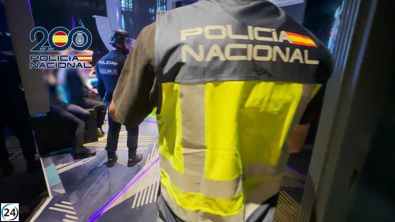 Ocho arrestos en redada contra el crimen en bares nocturnos de la zona.