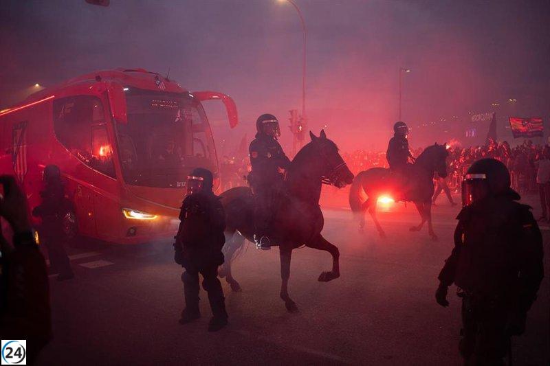 Mil agentes velarán por la seguridad en el derbi Atlético-Real Madrid.
