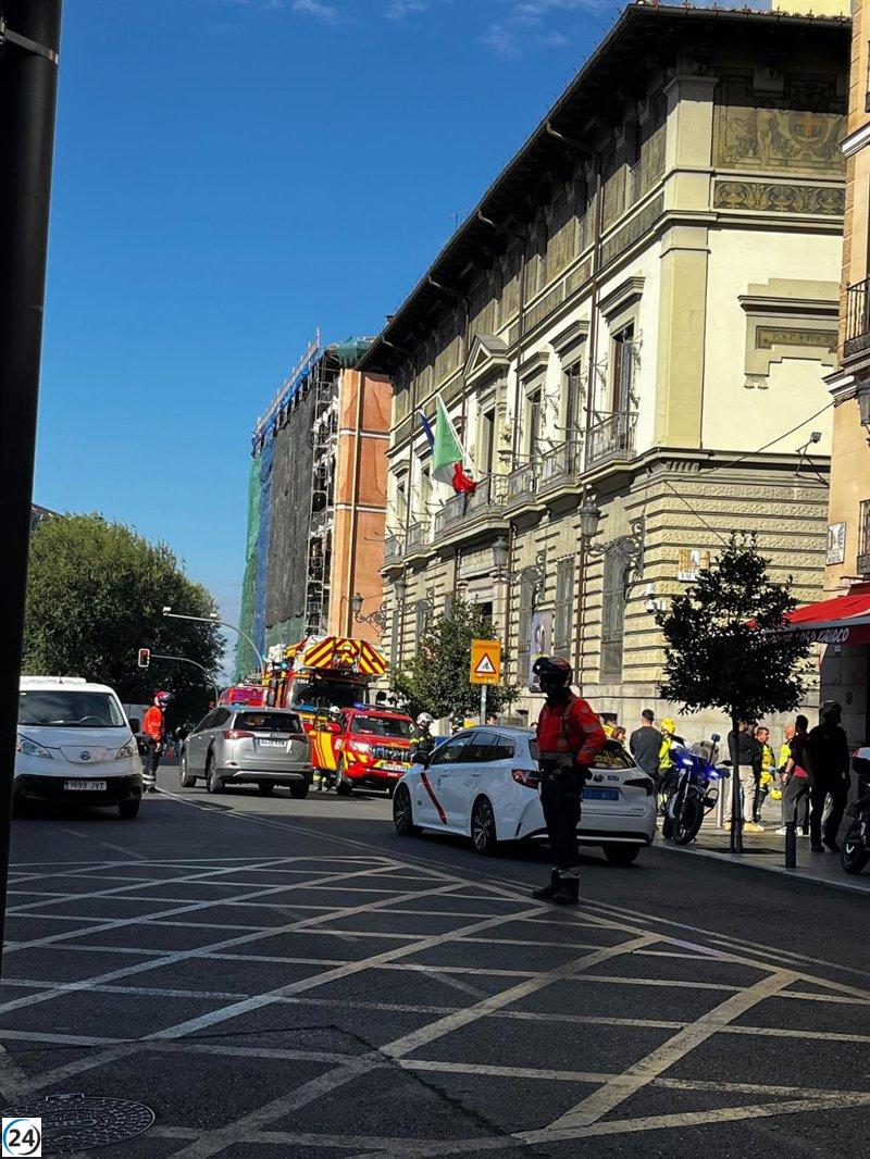 Apagan fuego en parqueadero del centro de Madrid que afectó dos vehículos.