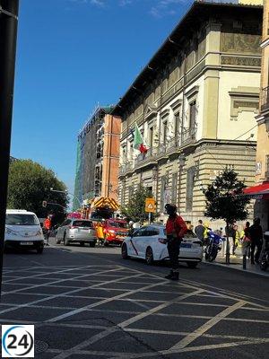 Apagan fuego en parqueadero del centro de Madrid que afectó dos vehículos.