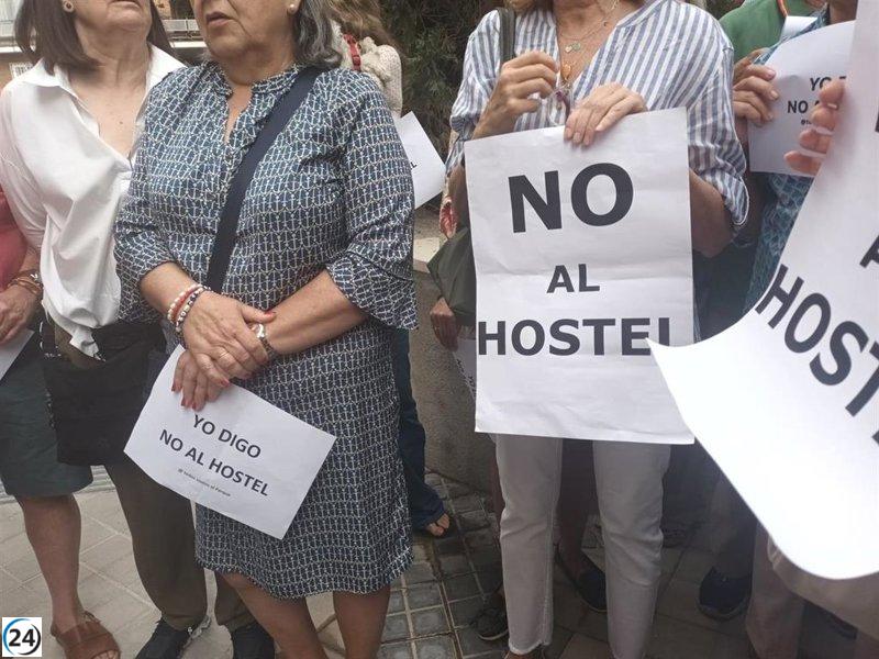 Almeida está listo para clausurar el hostel de las Avenidas, pero la burocracia frena su decisión inmediata.