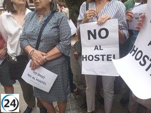 Almeida está listo para clausurar el hostel de las Avenidas, pero la burocracia frena su decisión inmediata.