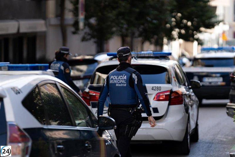 Capturan a un hombre de 40 años en plena entrega de drogas en su auto en Puente de Vallecas.