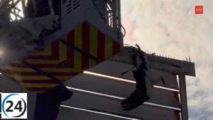Rescatada cigüeña atrapada en cartel publicitario en San Martín de la Vega.