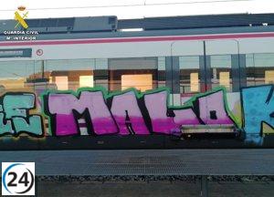 Capturan a grafitero acusado de vandalizar trenes en Madrid y Castilla y León.