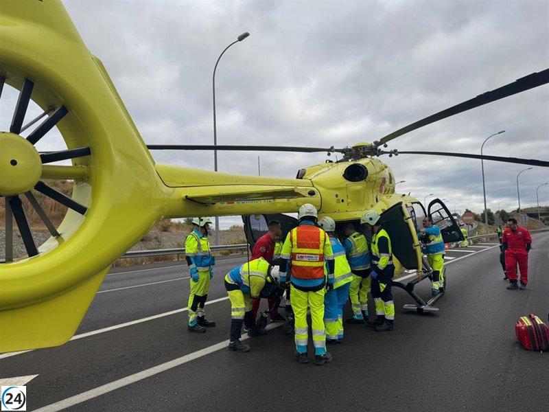 Motociclista de 22 años sufre graves heridas tras un accidente en la M-50 de Madrid.