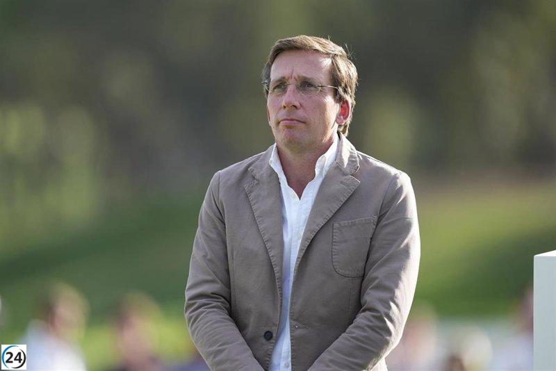 Almeida admite confusión en el Pleno por la discusión sobre el aborto, vinculada a Vox.