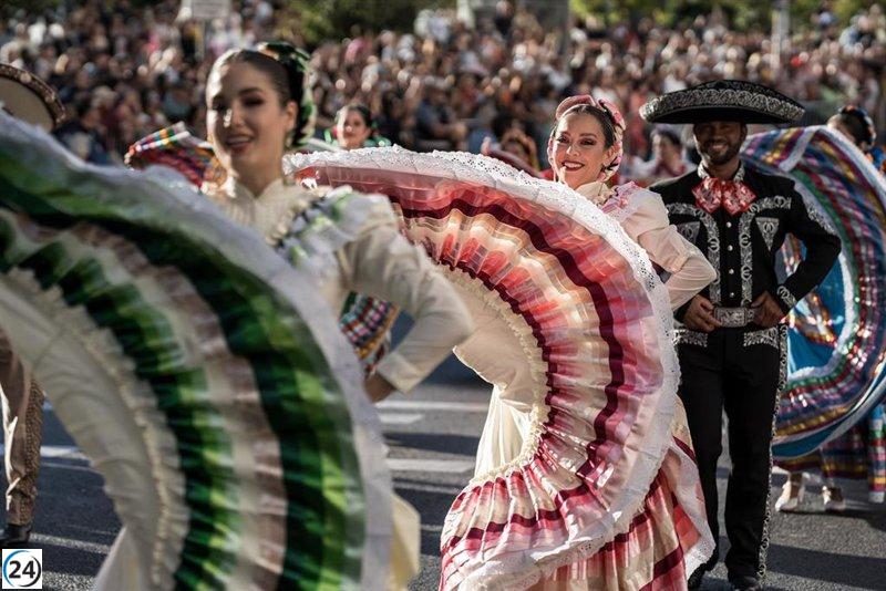 La Hispanidad alcanza su quinta edición con asistencia histórica que supera las 900,000 personas.