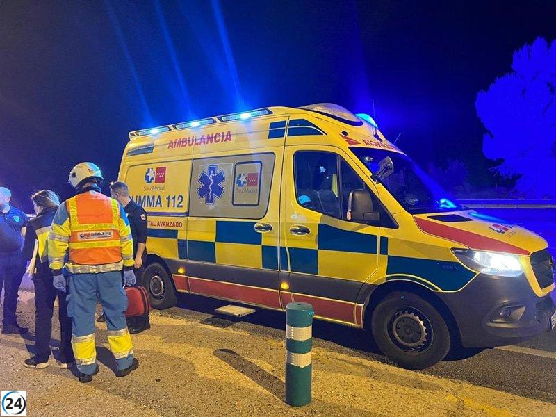 Chico de 20 años sufre graves heridas tras caer del primer piso de una residencia estudiantil.
