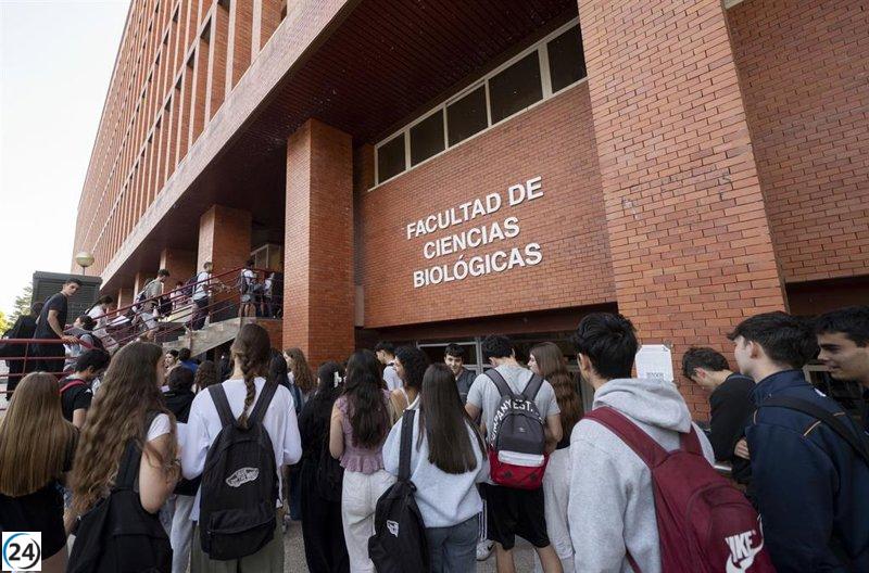 Estudiantes y empleados públicos convocan huelga de dos días en noviembre por financiamiento completo.