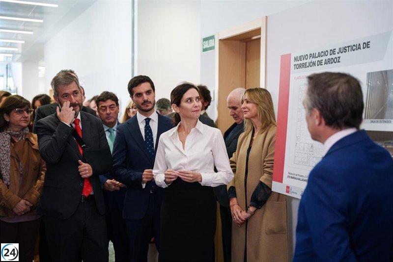 Ayuso destaca la importancia de las elecciones en Extremadura y evoca los obstáculos enfrentados por Vox.