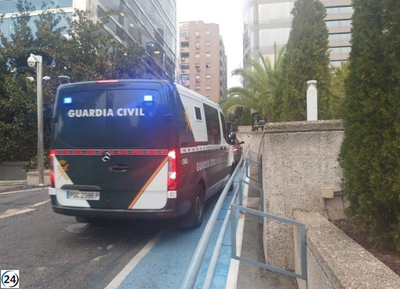 Hombre confiesa haber asesinado a su esposa en Móstoles y solicita al tribunal no mostrarle el arma del crimen.