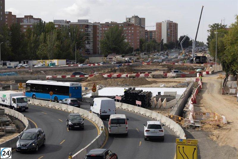 Avanza la obra del soterramiento de la A-5 en Los Yébenes con el inicio de demoliciones para un nuevo paseo peatonal.