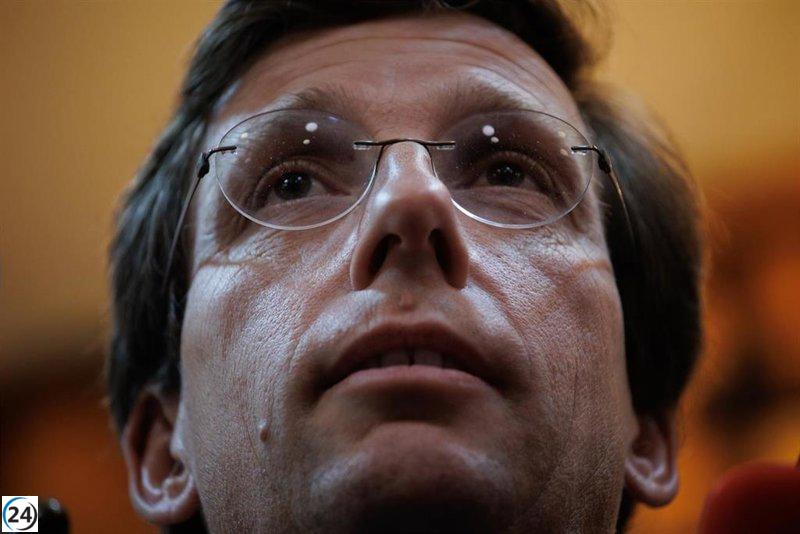 Almeida y Ayuso preparan lista para elecciones con discreción.