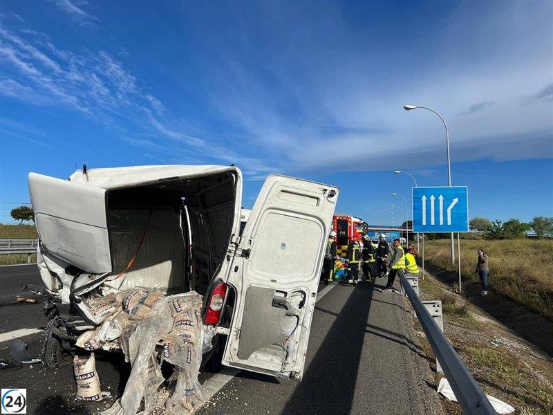 Tres personas resultan heridas leves en accidente en la M-40 en Pozuelo de Alarcón.