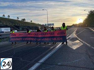 Activistas de Futuro Vegetal detenidos por cerrar accesos a Mercamadrid.