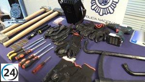 Banda de ladrones detenida en Usera mientras intentaban cambiar matrículas.