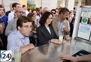 Ayuso y Almeida reciben una gran acogida en Salamanca.
