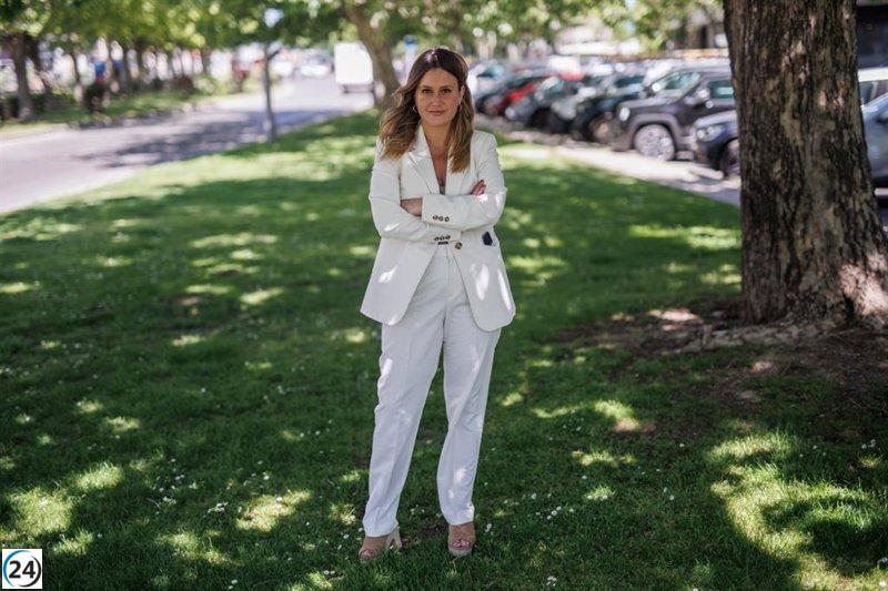 Alejandra Jacinto de Podemos propone transporte público sostenible y Metro 24 horas.