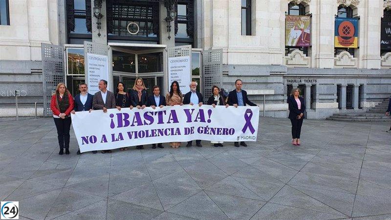 Minuto de silencio en Cibeles por víctima de violencia de género en Móstoles.