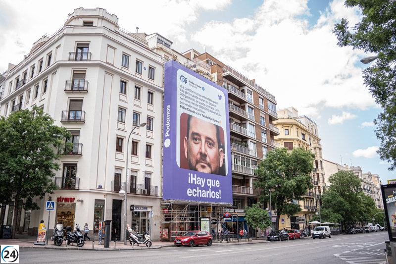 Podemos pone lona con palabras de Pablo Casado sobre hermano de Ayuso en Salamanca.