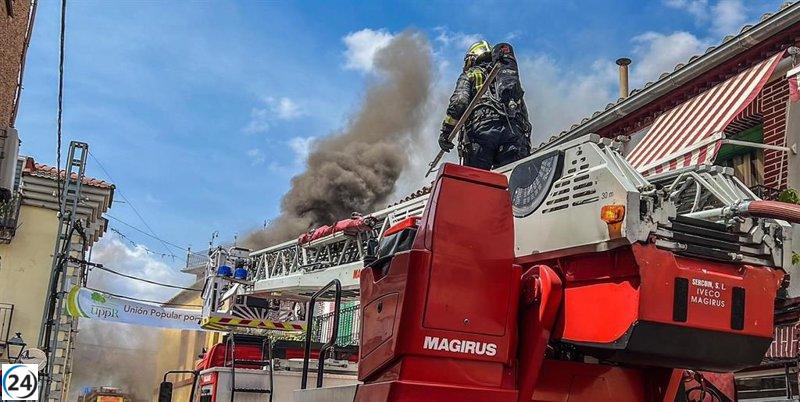 Incendio en Robledo de Chavela se extiende a cuatro viviendas sin heridos.