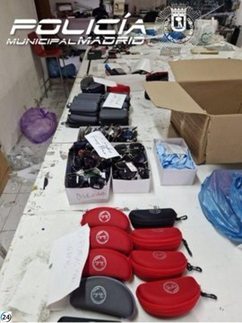 Tres detenidos por explotar niños en taller de estampación ilegal.