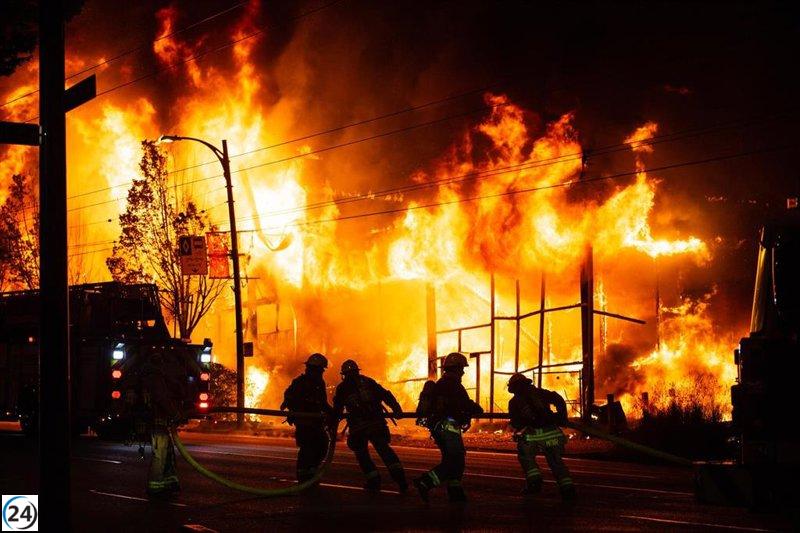 Bomberos y sanitarios de la Comunidad de Madrid vuelven de Canadá tras dos semanas de asistencia en incendios.