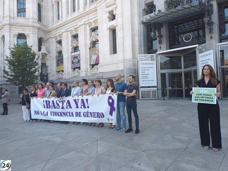 Almeida critica a Cibeles por excluir a Vox de pancarta contra violencia machista