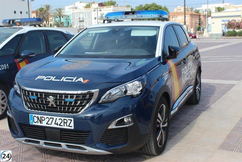 Dos arrestados y tres policías lesionados al tratar de detener a un agresor en San Blas.