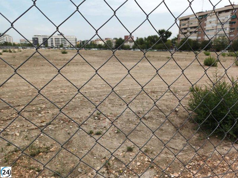 Ayuso es acusada por Lobato de crear 